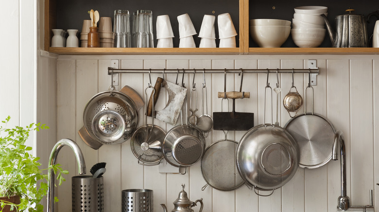 mounted rail for smaller items
