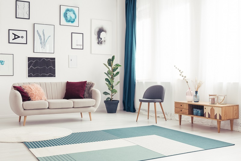 the area rug matching with curtain color