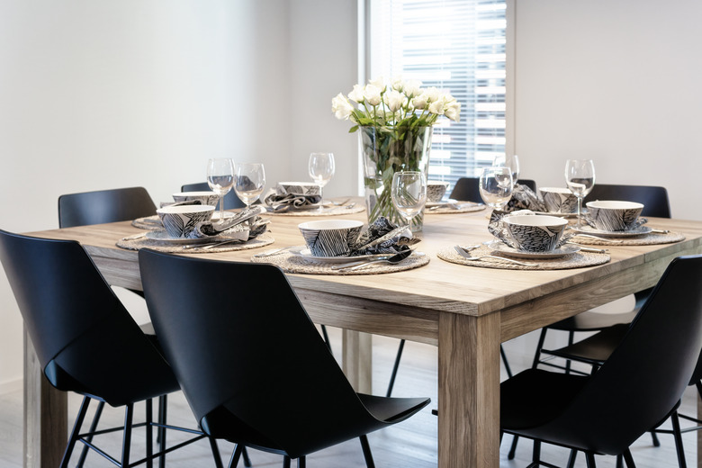 How to Choose a Dining Table